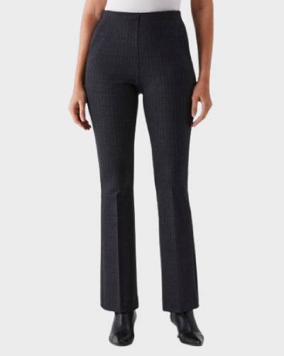 Explore the latest petite fashion trends with the New Petite Printed Modern Bootcut Ponte Pant. These stylish pants combine a contemporary print with a flattering bootcut silhouette, creating a versatile and chic addition to your wardrobe.
