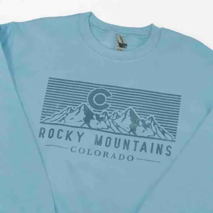 Rocky Mountains golden crewneck sweatshirt, inspired by nature's beauty for a stylish and cosy look.