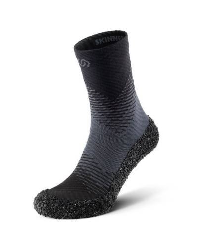 Wrap your strides in the tender compression of Skinners Adult Compression 2.0 Socks in Anthracite, where every step is a rhythmic heartbeat echoing the poetry of comfort.