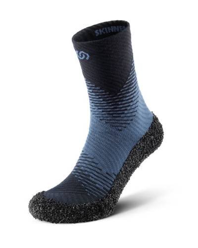 Immerse your every step in the soothing embrace of Skinners Adult Compression 2.0 Socks in Pacific, where the rhythm of the ocean guides your journey with tranquil whispers.