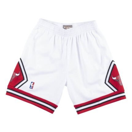 Swingman Shorts Chicago Bulls 1997-98: Relive the glory days with these Chicago Bulls Swingman shorts from the 1997-98 season for an authentic basketball look.