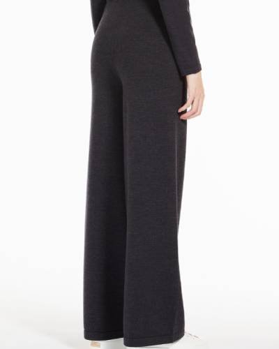 Elevate your wardrobe with these Wool Yarn Trousers, a stylish and comfortable choice for any occasion. Crafted from high-quality wool yarn, these trousers offer a blend of sophistication and versatility, making them a timeless addition to your fashion collection.